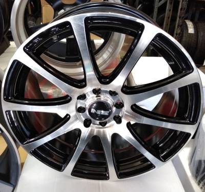 NS 513 Machine Black Wheels